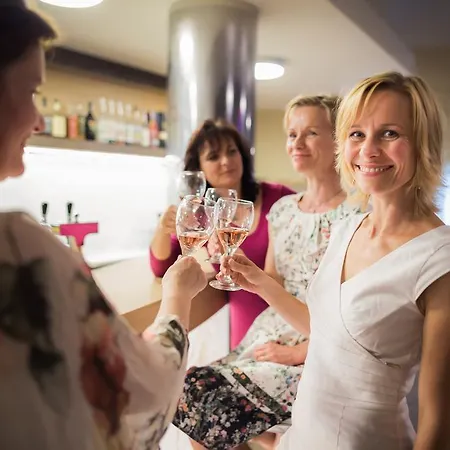 克鲁纳酒店 酒店